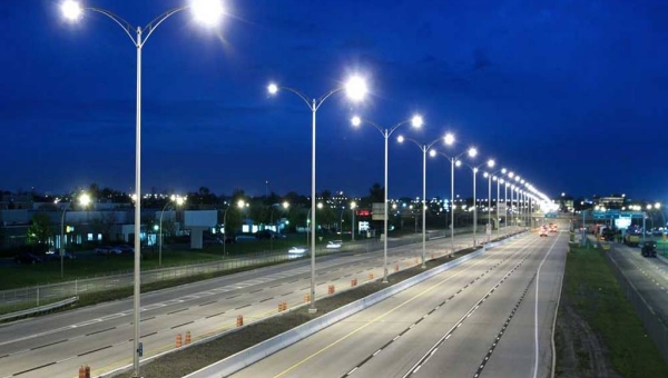 چراغ خیابانی LED به نفع شهرداری ها عمل می کند